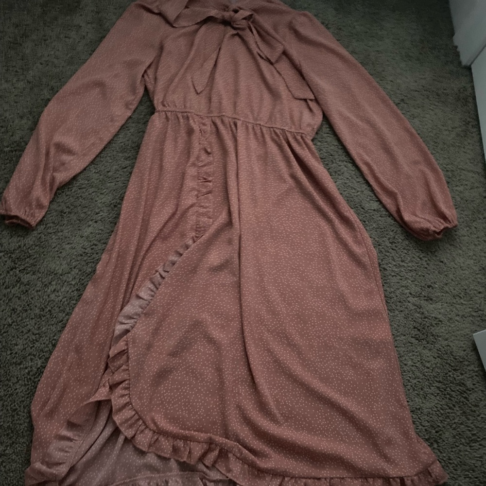 girls white and salmon dress witha. bow around the neck